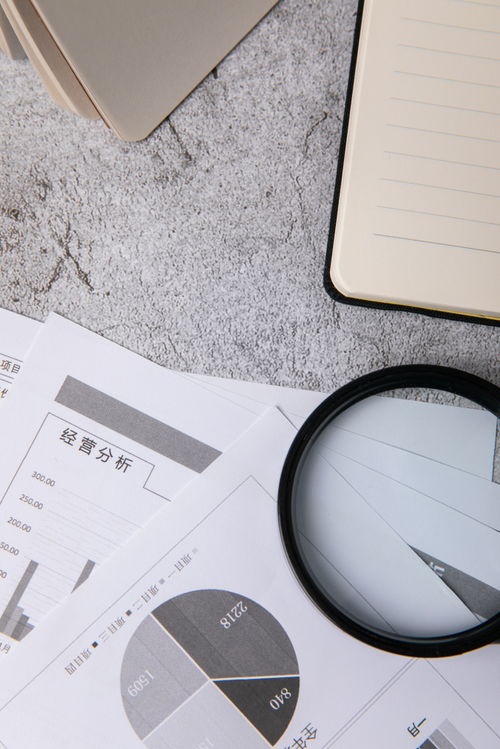 放大镜报表办公用品商务摄影图 落地镜的视觉叙事